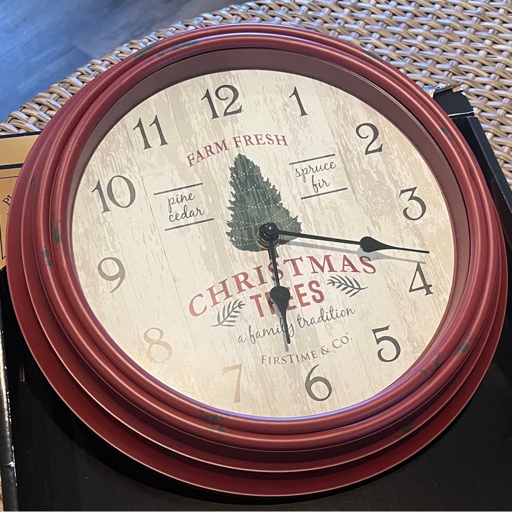 New In Box - Christmas Tree Wall Clock - Picture 2 of 4